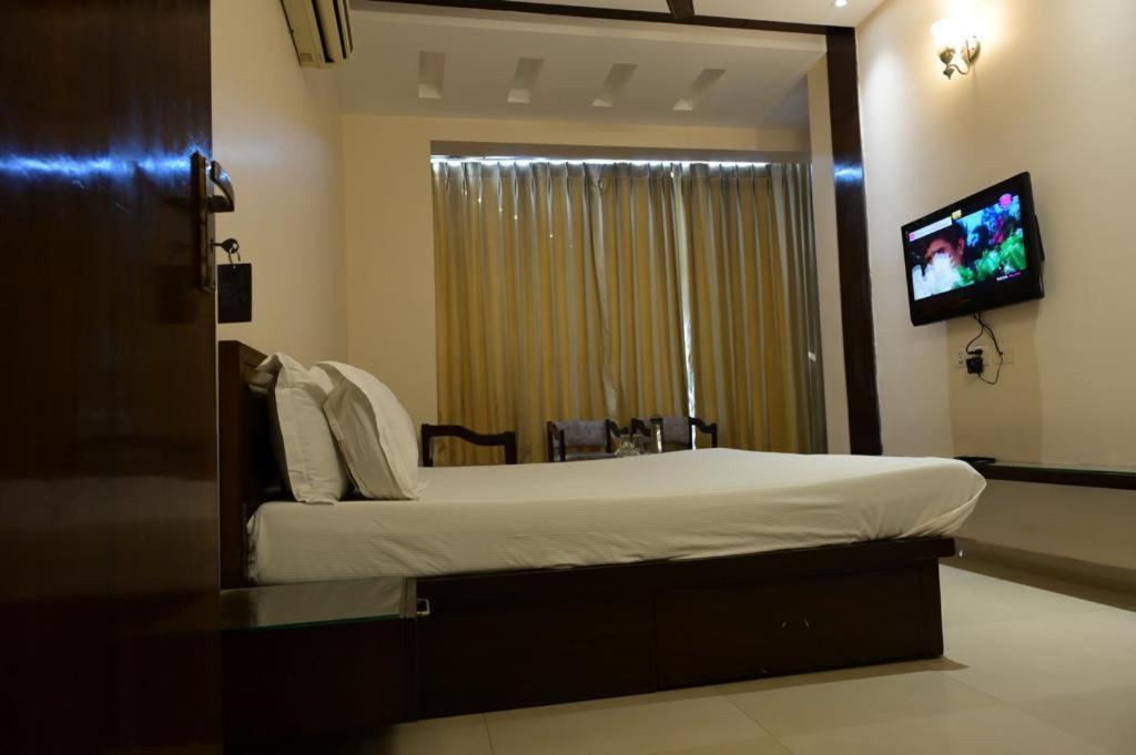 Maharani Regency Hotel Панчкула Екстериор снимка