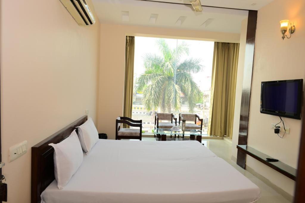 Maharani Regency Hotel Панчкула Екстериор снимка