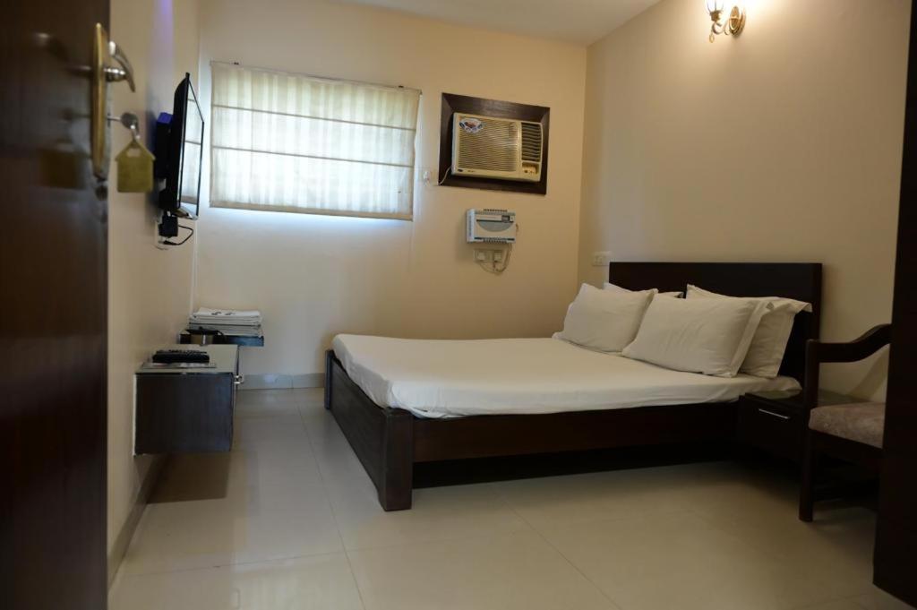 Maharani Regency Hotel Панчкула Екстериор снимка