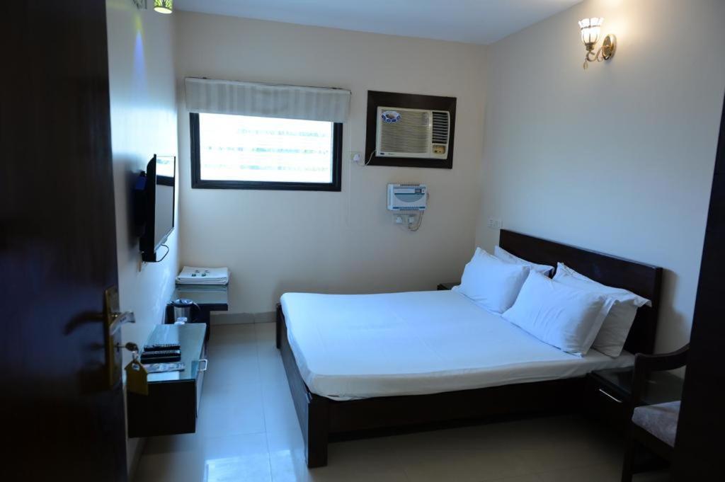 Maharani Regency Hotel Панчкула Екстериор снимка
